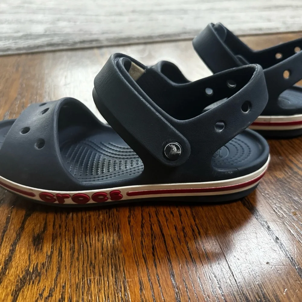 Crocs boy sandals size 3Y - Picture 3 of 8